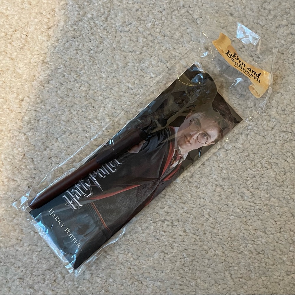 "Harry Potter" Noble Collection Wand Pen and Bookmark